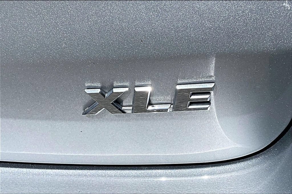 Used 2019 Toyota Highlander XLE w/ Carpet Mat Package (TMS) FWD image 24