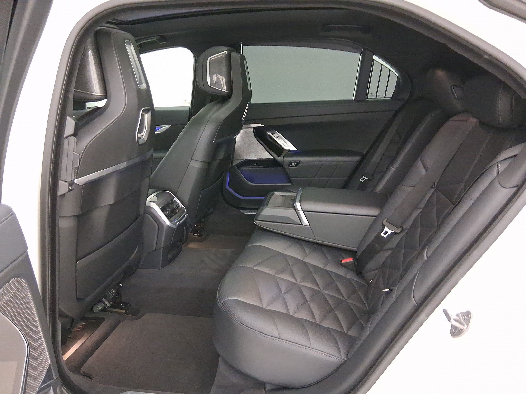 Used 2023 BMW 740i RWD image 23