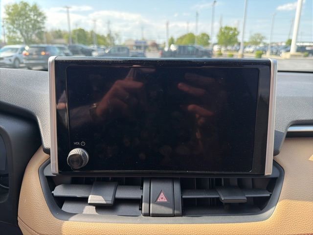 Used 2025 Toyota RAV4 LE AWD/4WD image 24