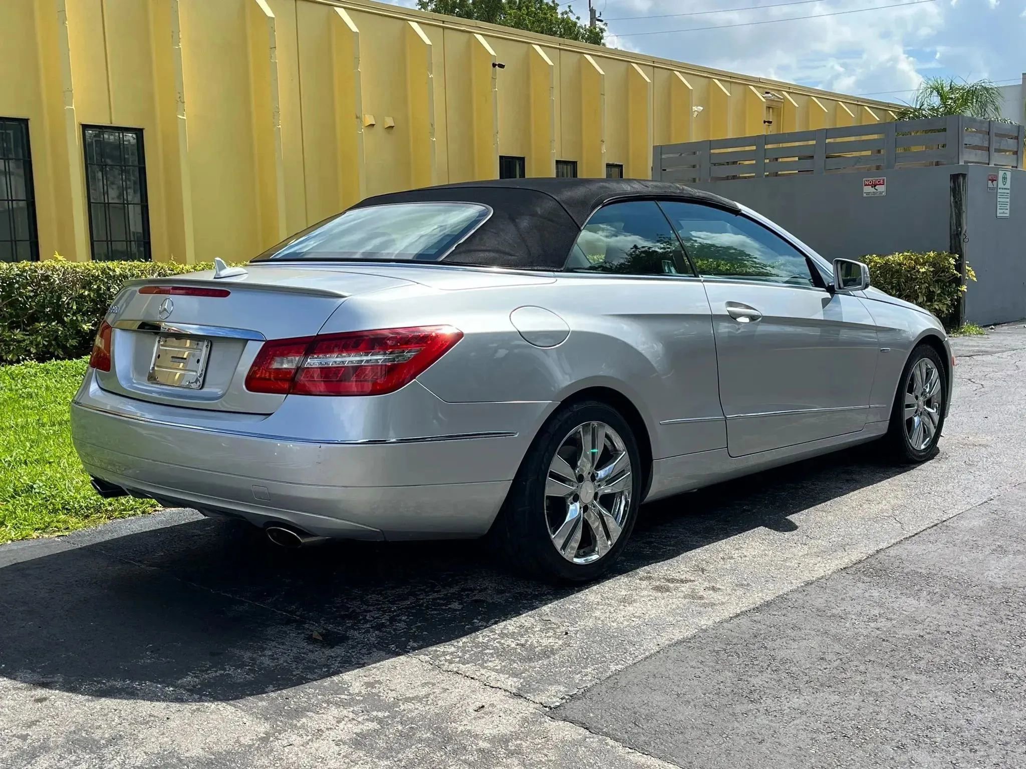 Used 2012 Mercedes-Benz E 350 Cabriolet w/ Premium 1 Launch Pkg image 8