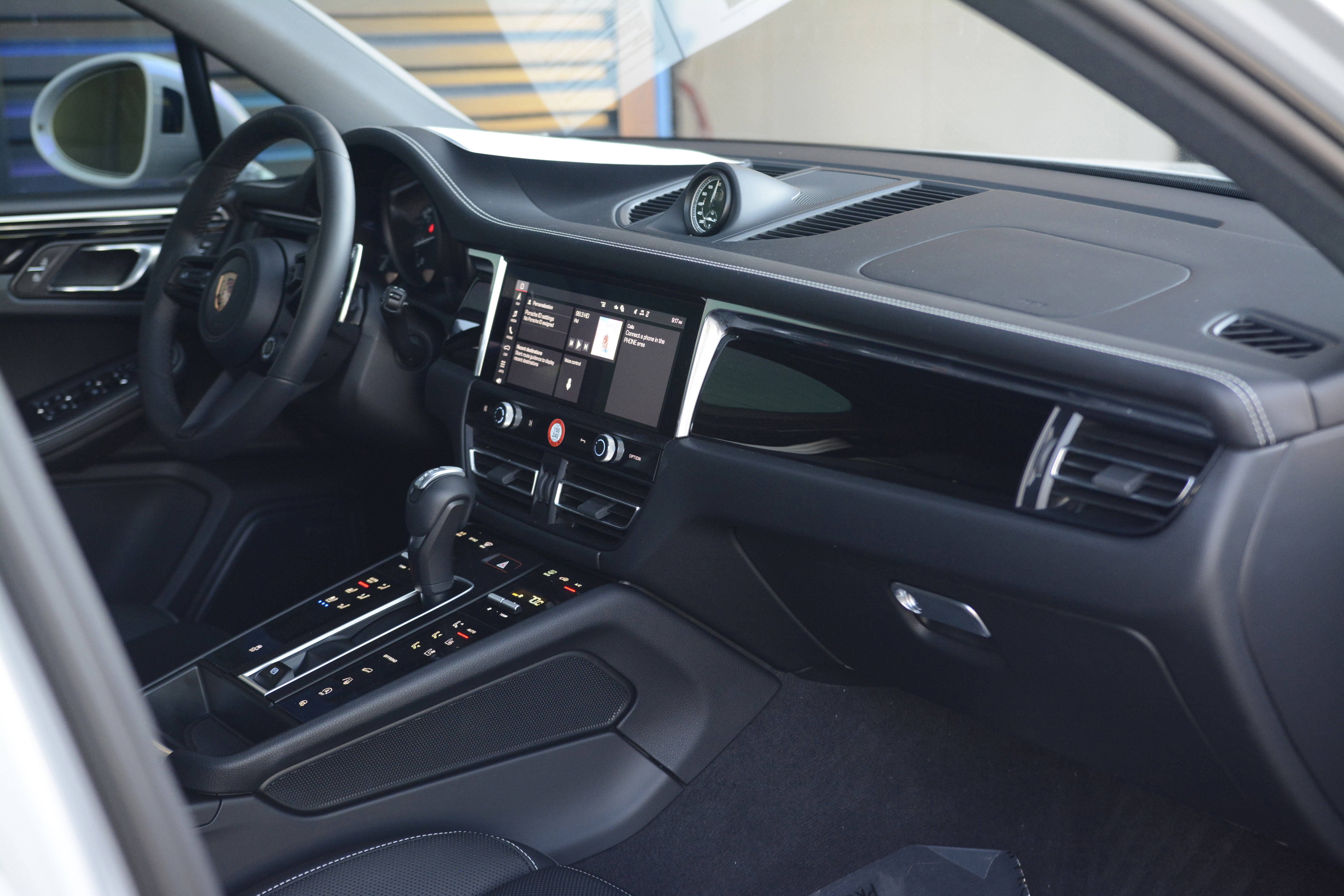 Certified 2026 Porsche Macan AWD/4WD image 28