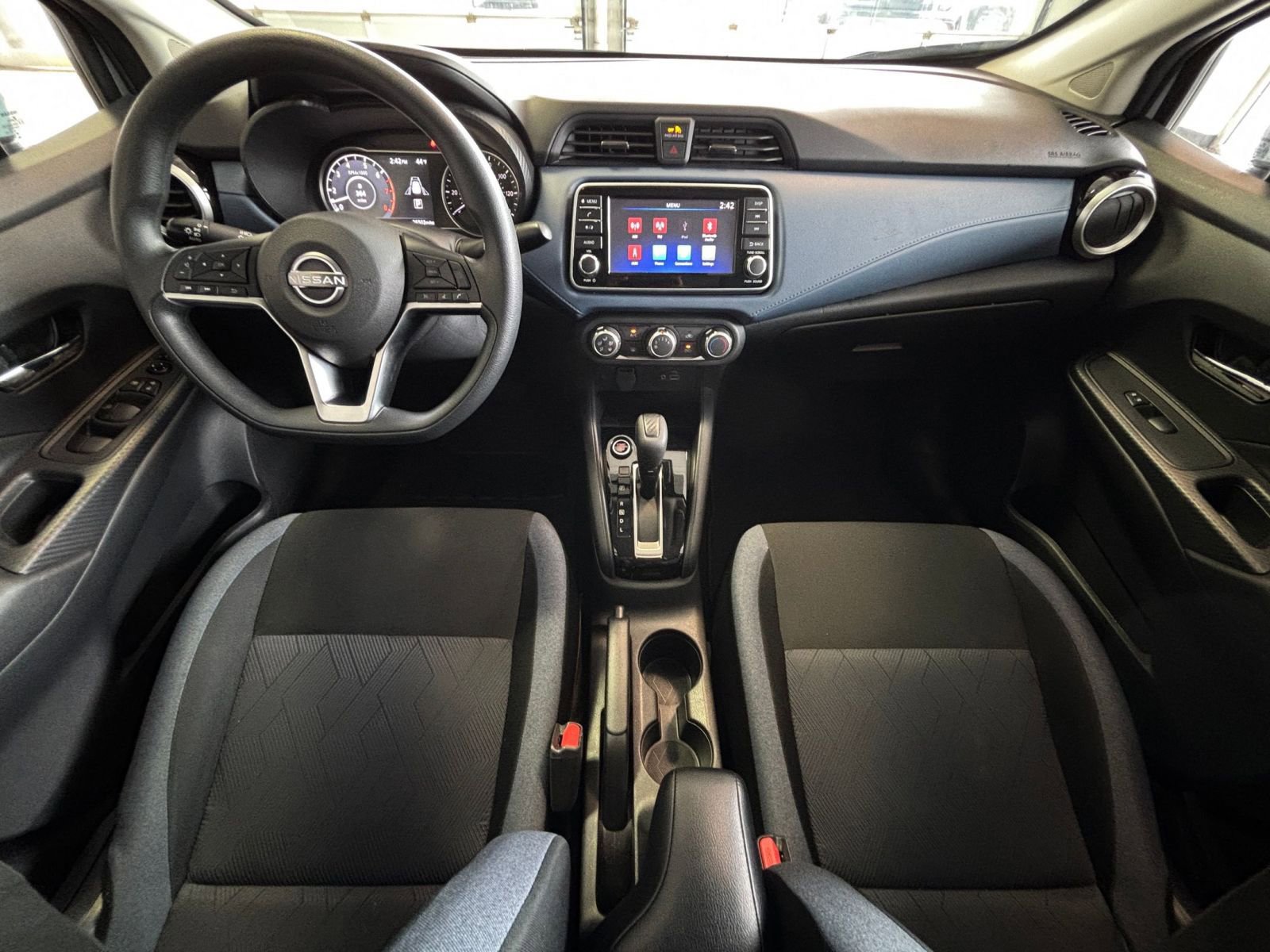 Used 2025 Nissan Versa SV image 32