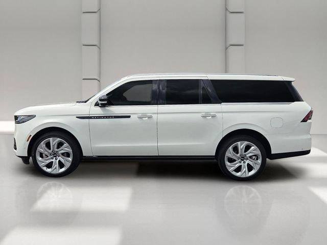 Used 2025 Lincoln Navigator L Black Label AWD/4WD image 2