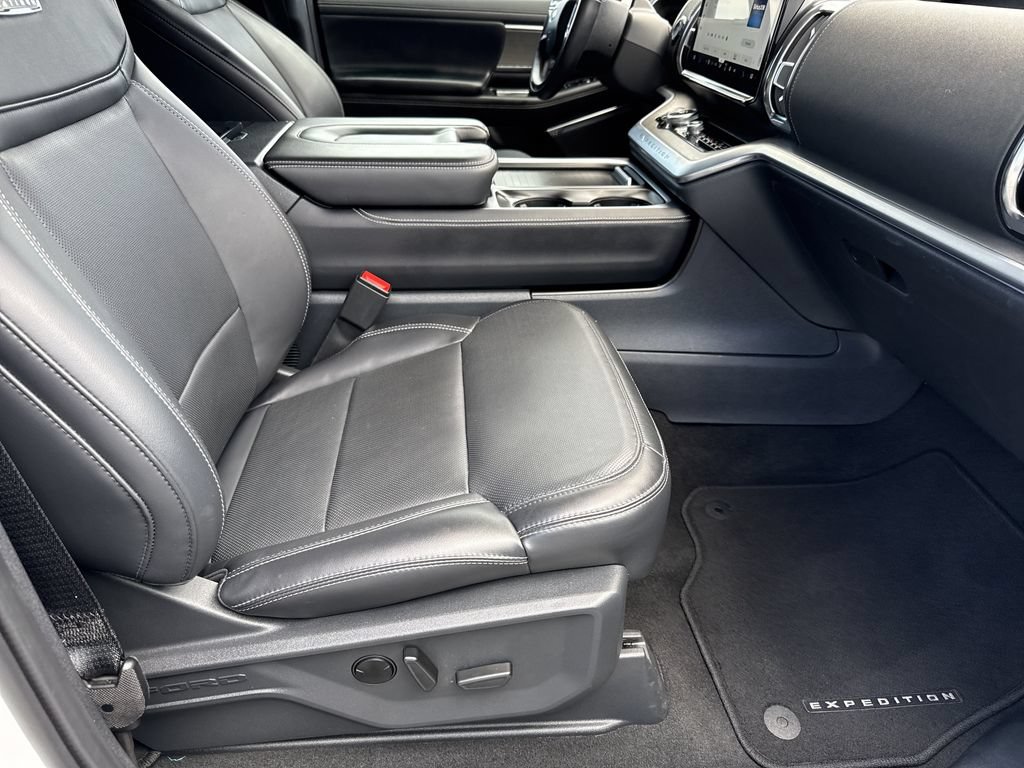 Used 2025 Ford Expedition Max Platinum AWD/4WD image 13