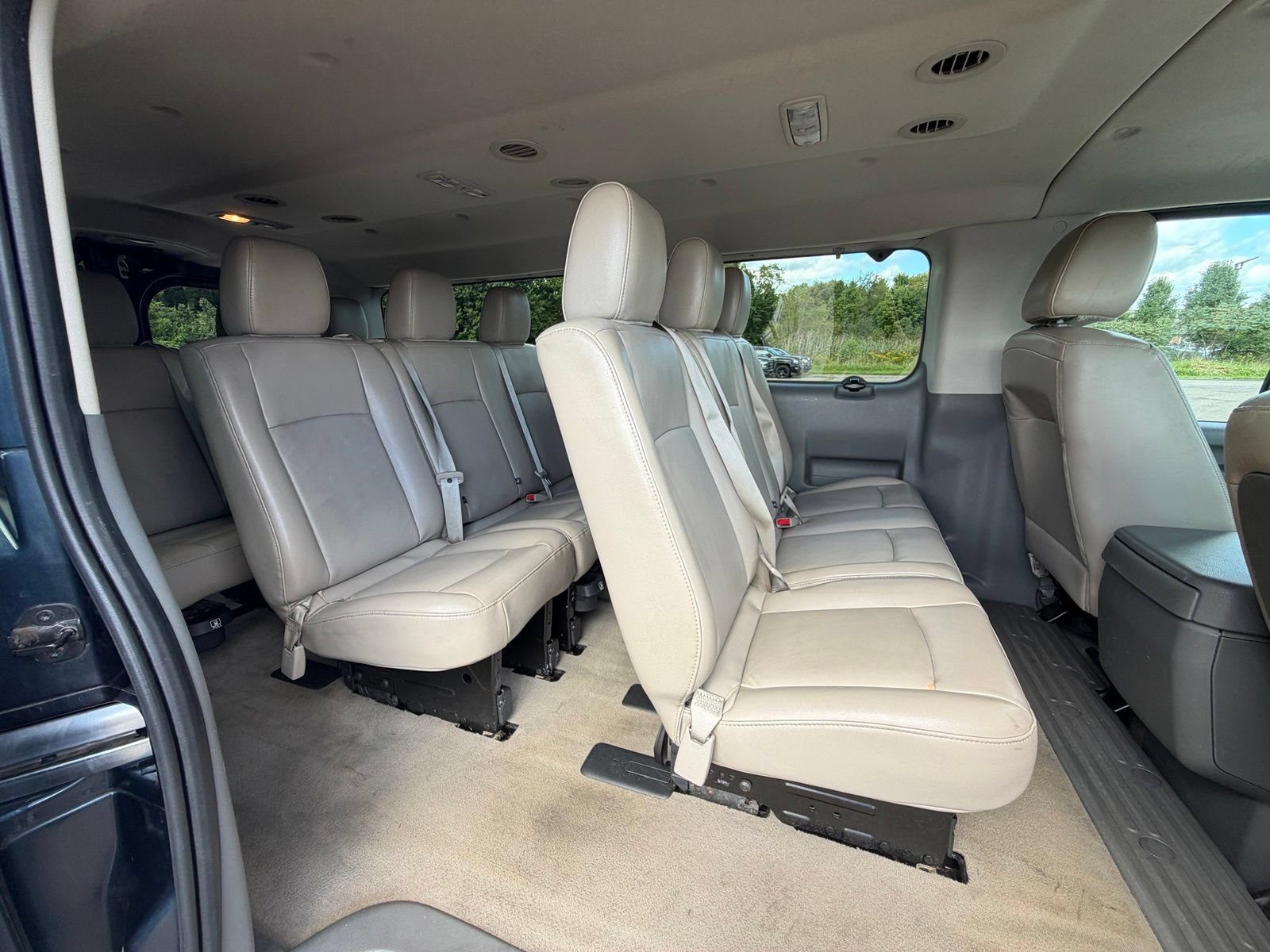Used 2018 Nissan NV 3500 SL RWD image 2