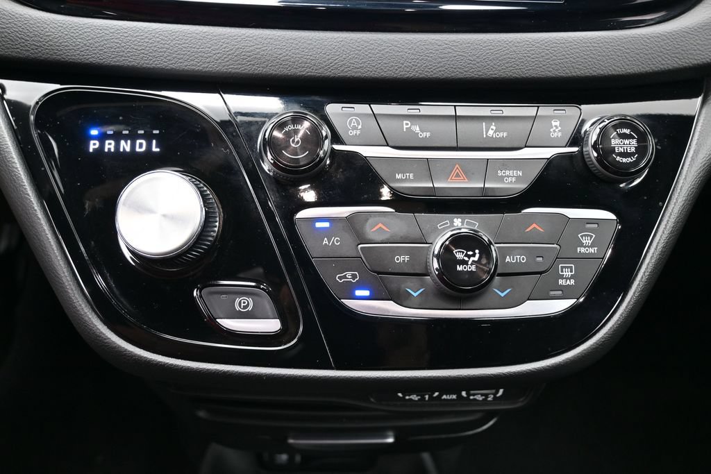 Used 2025 Chrysler Pacifica Select FWD image 31