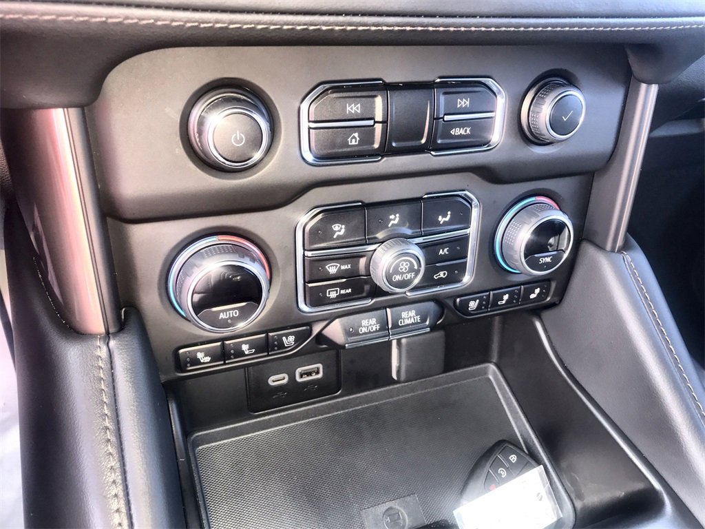 Used 2024 Chevrolet Tahoe High Country w/ Premium Package image 18