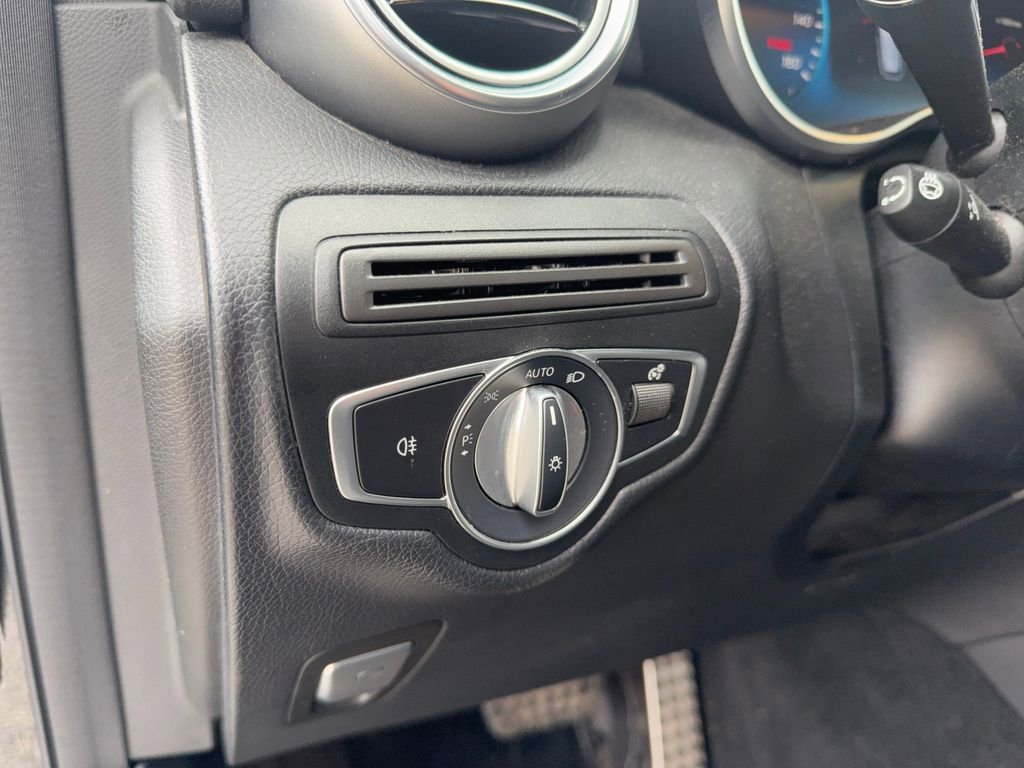 Used 2021 Mercedes-Benz GLC 300 4MATIC w/ AMG Line image 13