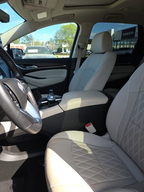 Used 2024 Buick Enclave Avenir image 3