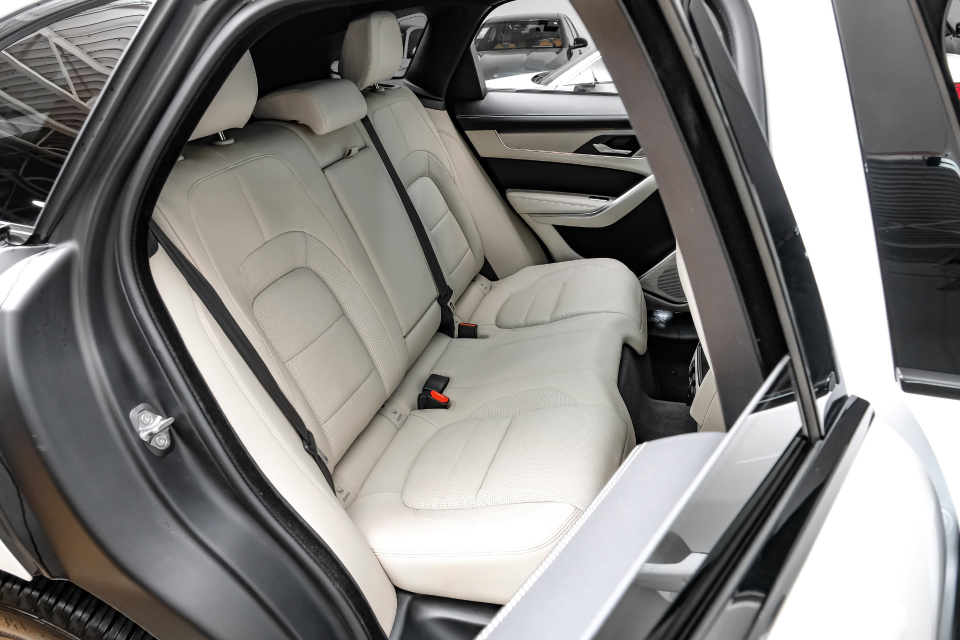 Used 2024 Jaguar F-PACE R-Dynamic S AWD/4WD image 38