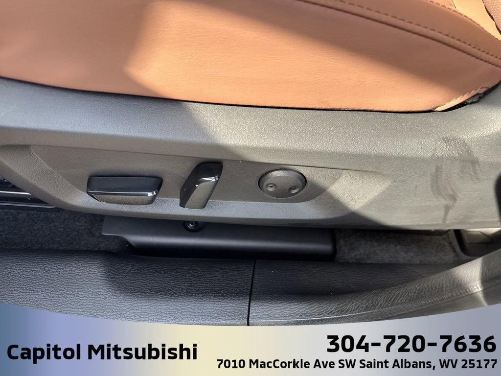 New 2025 Mitsubishi Outlander SEL image 17