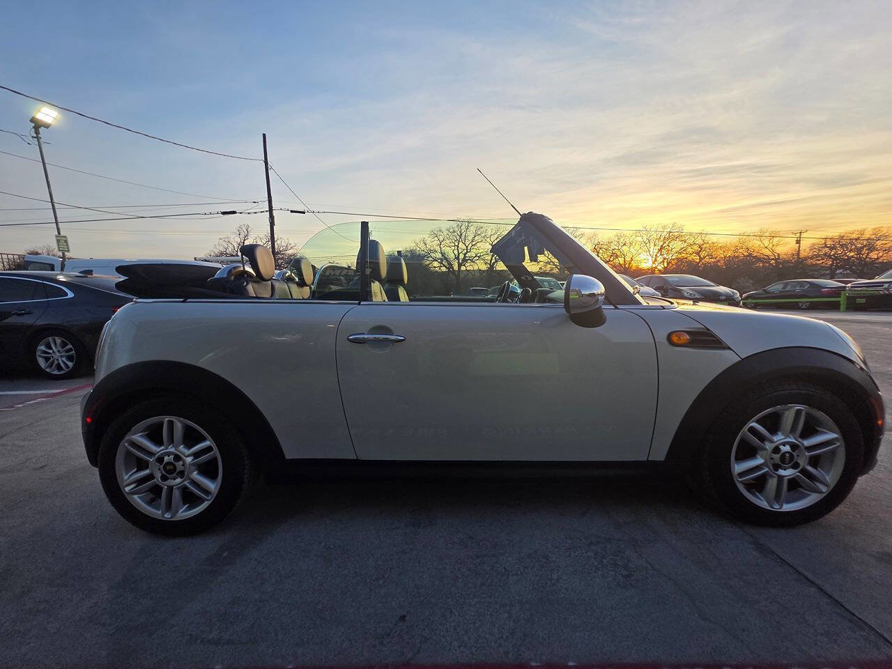 Used 2011 MINI Cooper Convertible w/ Premium Pkg image 18