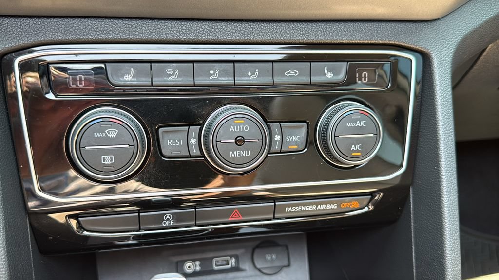 Used 2018 Volkswagen Atlas SEL w/ R-Line Package AWD/4WD image 35