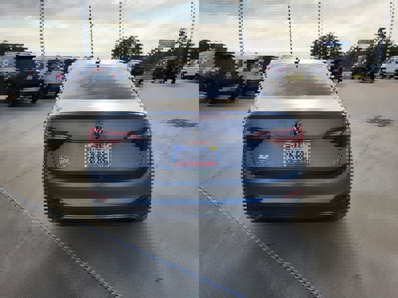 Used 2024 Volkswagen Jetta SE image 4