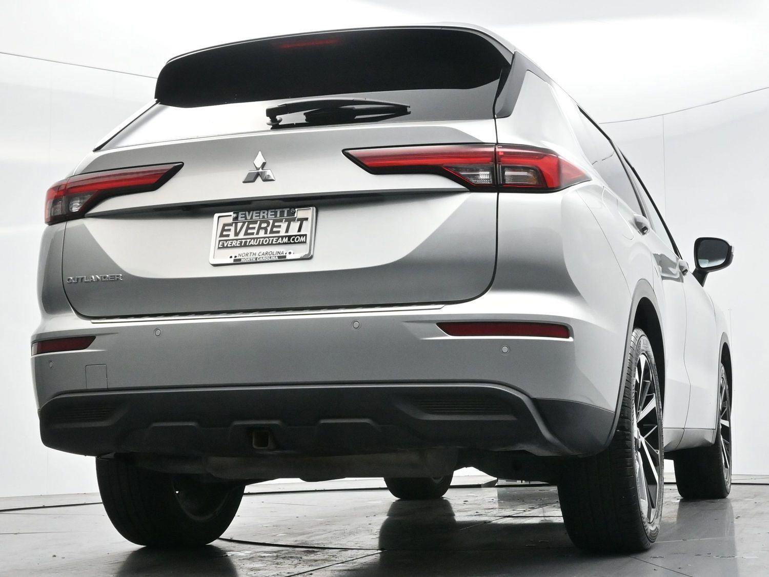 Used 2022 Mitsubishi Outlander ES image 45