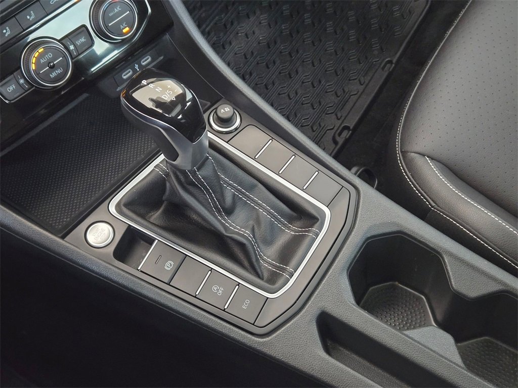 Used 2024 Volkswagen Jetta SE w/ Panoramic Sunroof Package image 17