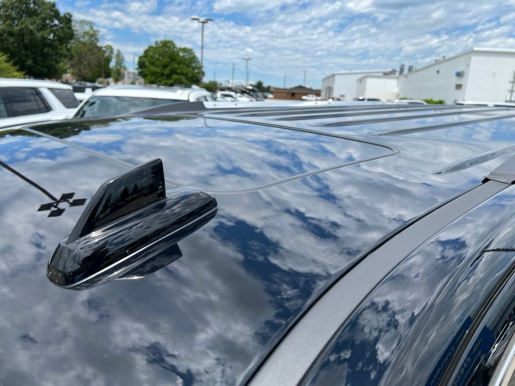 Used 2019 GMC Yukon XL Denali w/ Denali Ultimate Package AWD/4WD image 2
