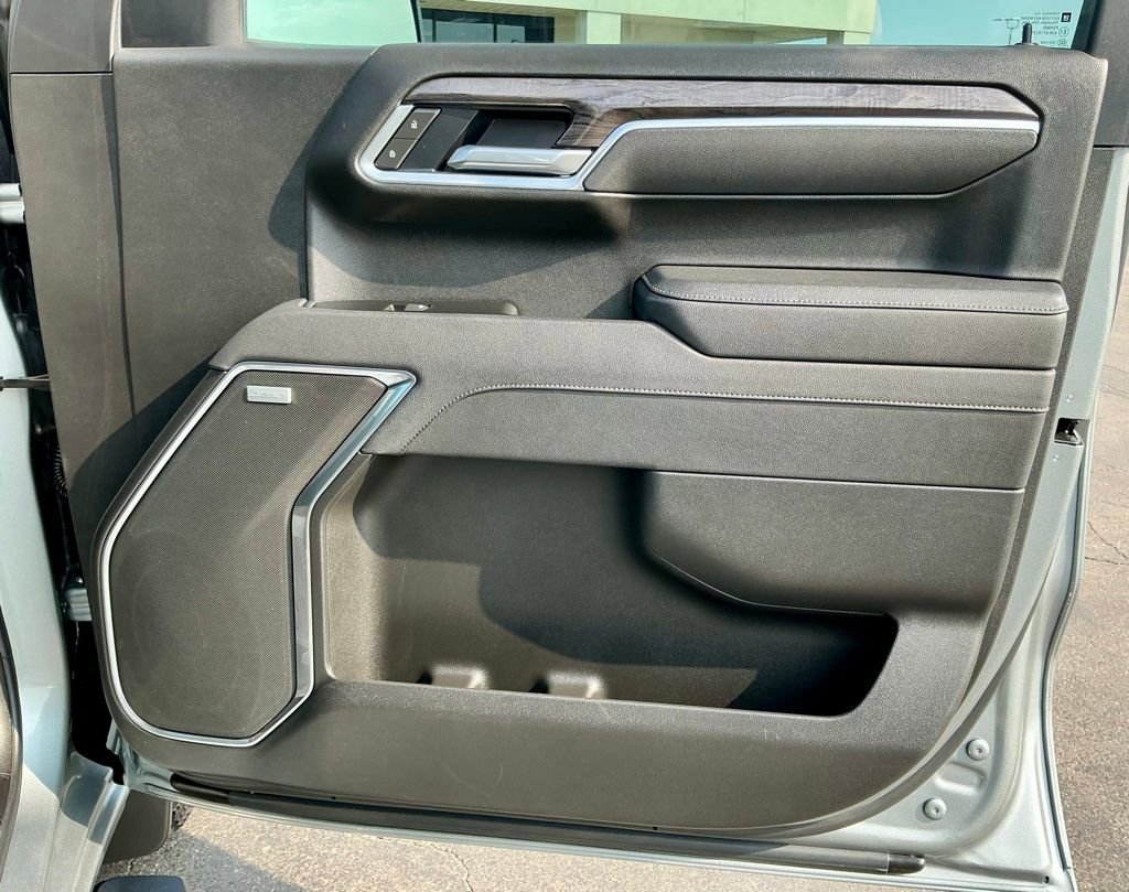 Used 2025 Chevrolet Silverado 1500 LTZ image 22