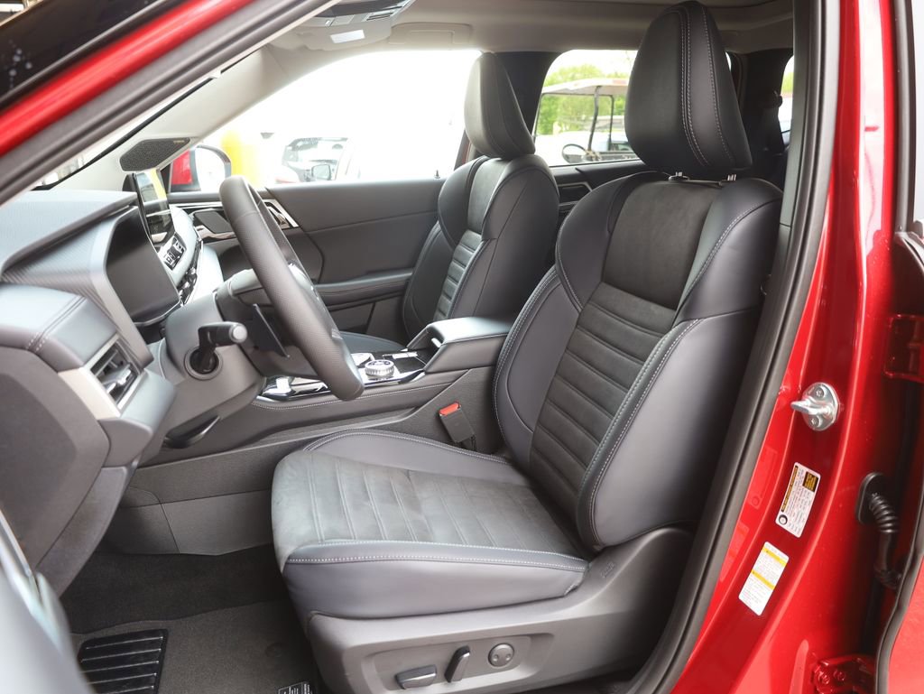 New 2025 Mitsubishi Outlander SE image 31