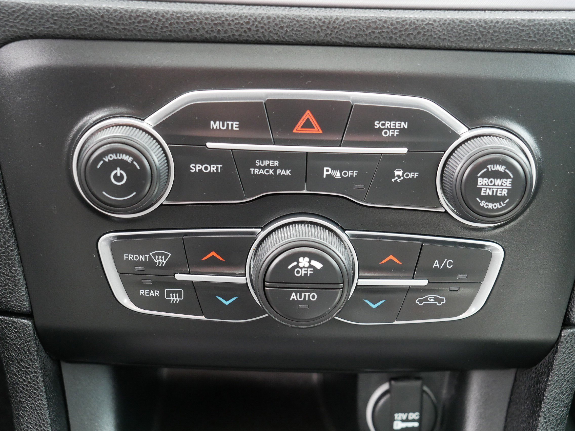 Used 2023 Dodge Charger SXT w/ Blacktop Package image 23