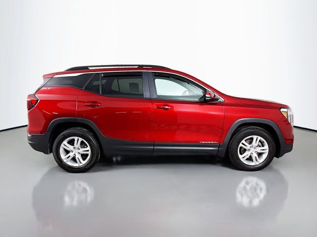 Used 2024 GMC Terrain SLE w/ Driver Convenience Package image 8