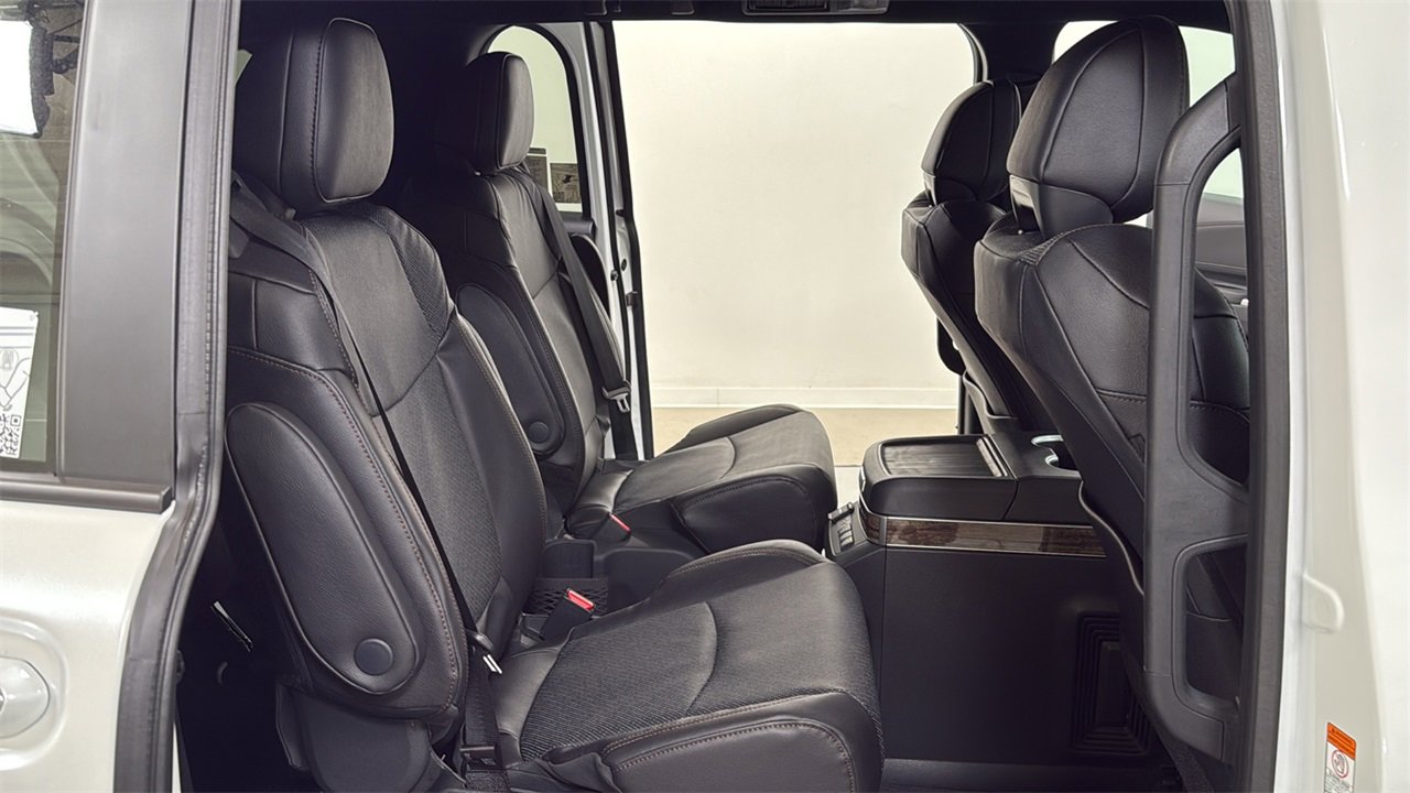 New 2026 Toyota Sienna Platinum image 18