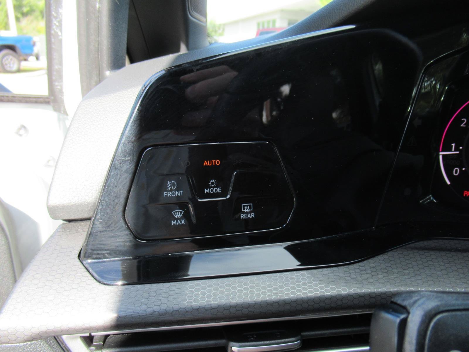 Used 2022 Volkswagen GTI SE FWD image 18