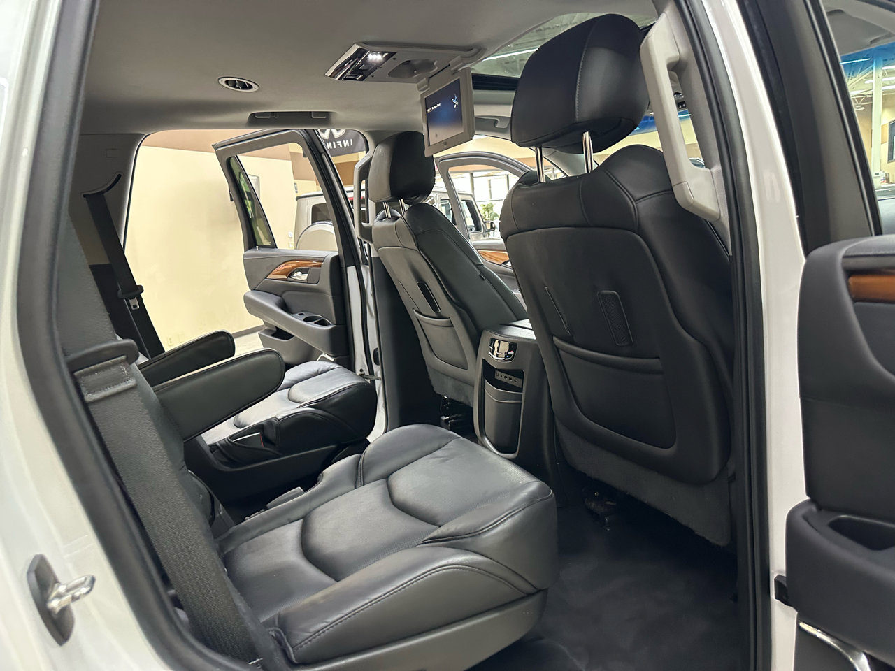 Used 2018 Cadillac Escalade Premium Luxury image 46