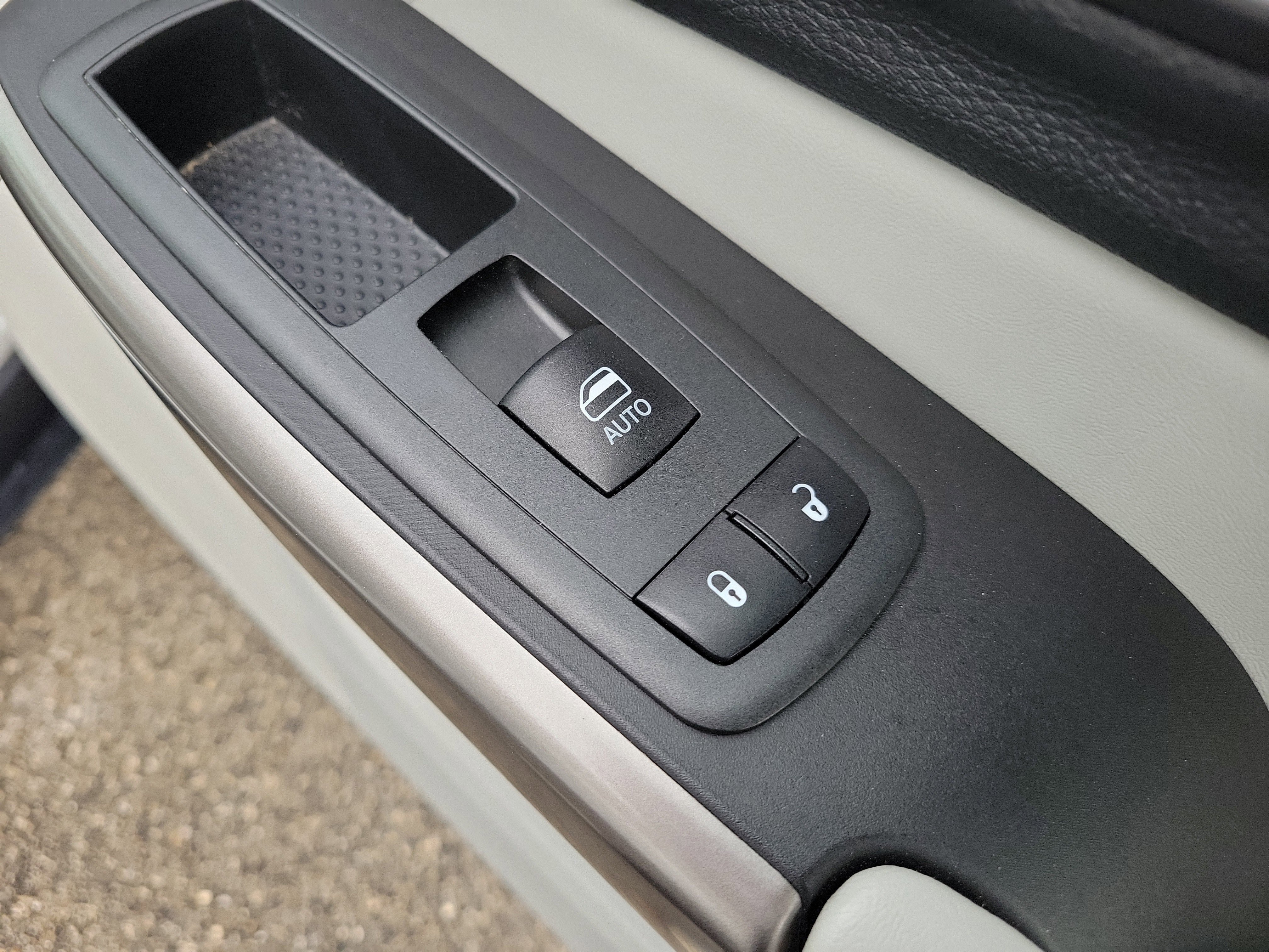 Used 2021 Jeep Cherokee Latitude Lux w/ Sun & Sound Group image 11