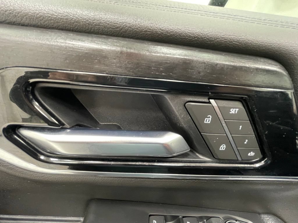 Used 2025 GMC Yukon Denali AWD/4WD image 15