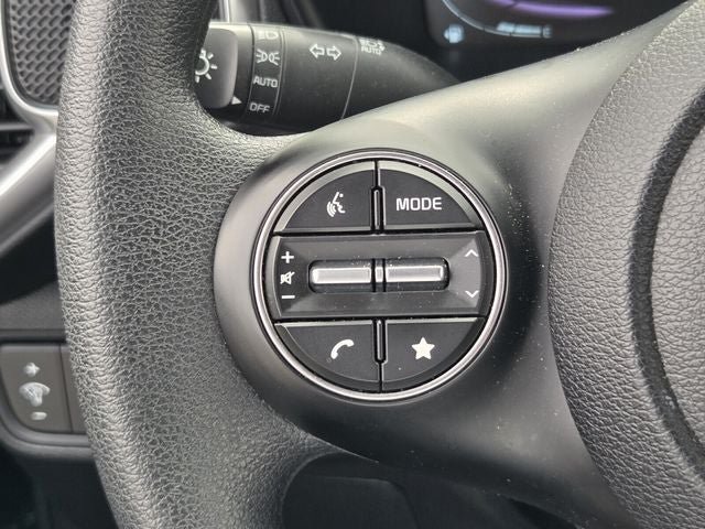 Used 2025 Kia Soul LX w/ LX Technology Package FWD image 25