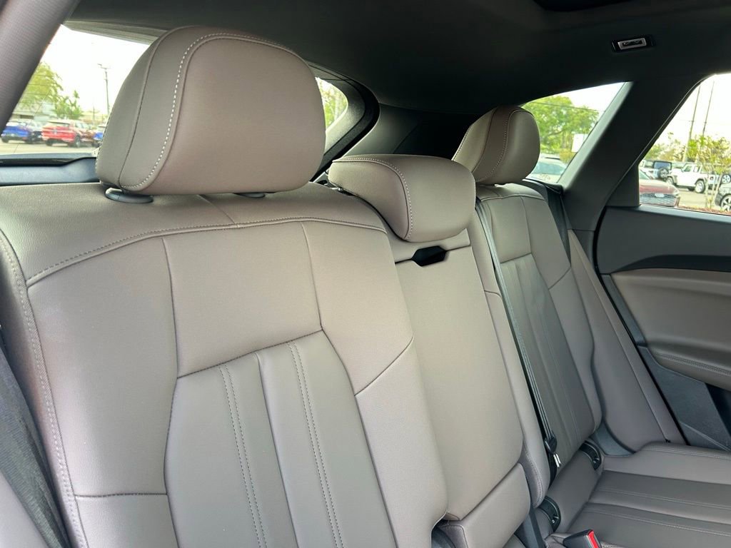 Used 2025 Audi Q5 Premium w/ Convenience Package image 49