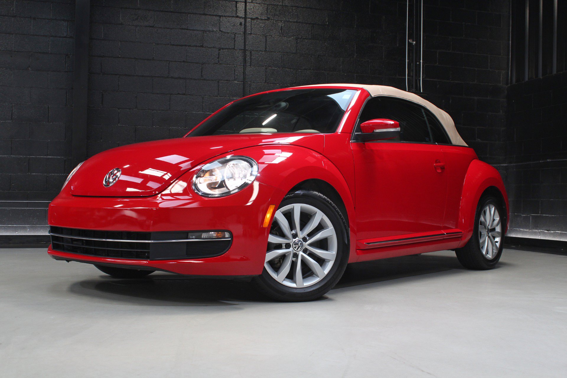 Used 2014 Volkswagen Beetle TDI FWD image 6