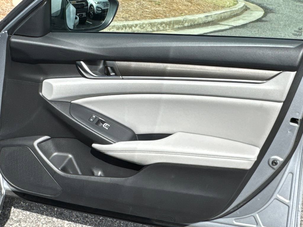Used 2018 Honda Accord LX image 11