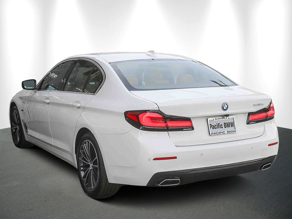Certified 2023 BMW 530e w/ Convenience Package RWD image 4