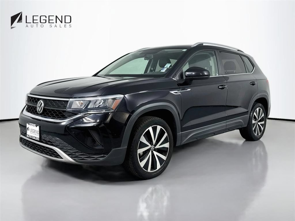Used 2022 Volkswagen Taos SE w/ Panoramic Sunroof Package