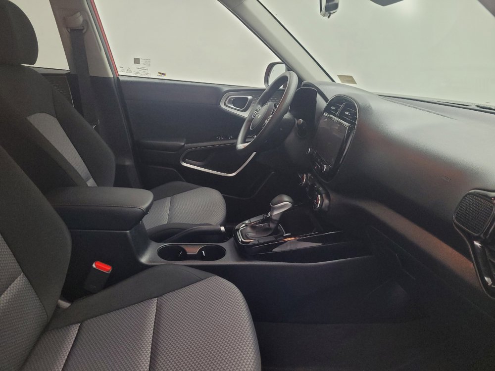 Used 2025 Kia Soul S image 21