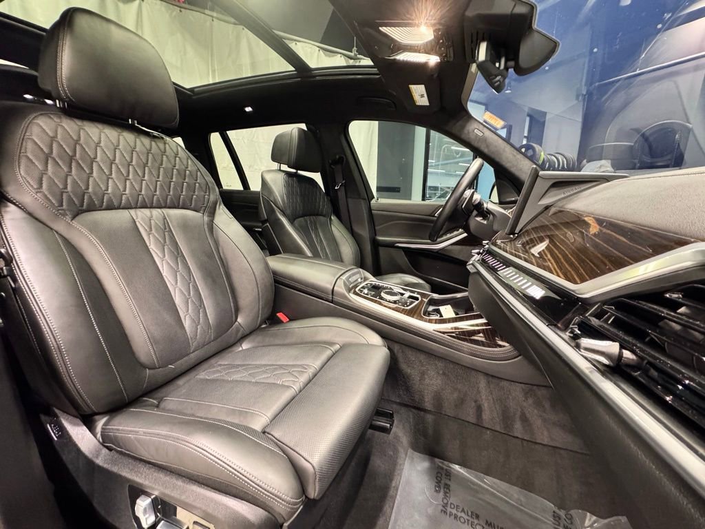 Used 2024 BMW X7 M60i image 29