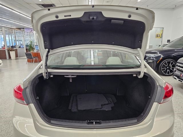 Used 2017 Hyundai Elantra SE w/ Cargo Package image 39