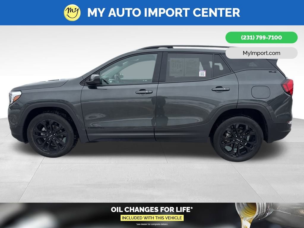 Used 2021 GMC Terrain SLE w/ Driver Convenience Package image 4