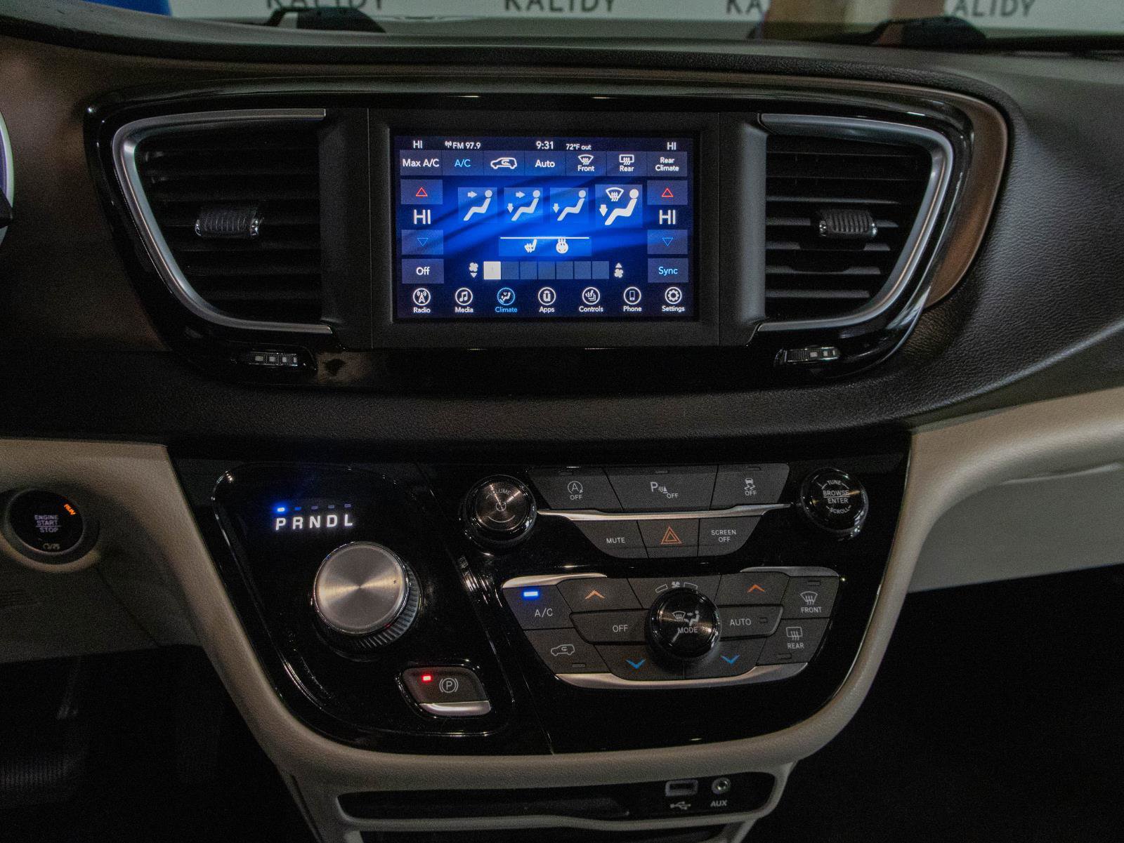 Used 2019 Chrysler Pacifica Touring-L image 4