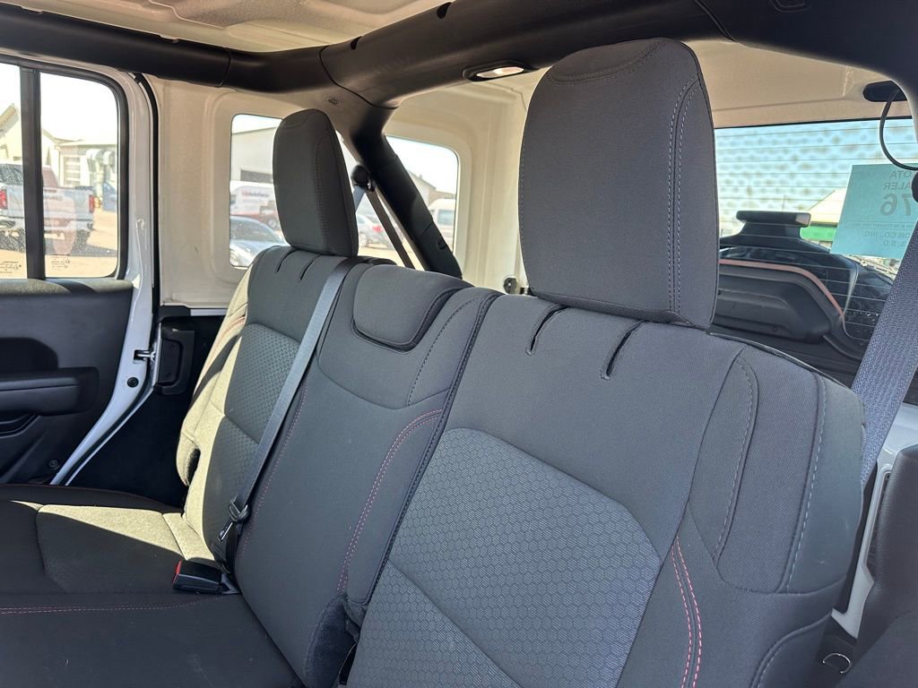 Used 2022 Jeep Wrangler Unlimited Rubicon w/ Cold Weather Group image 23