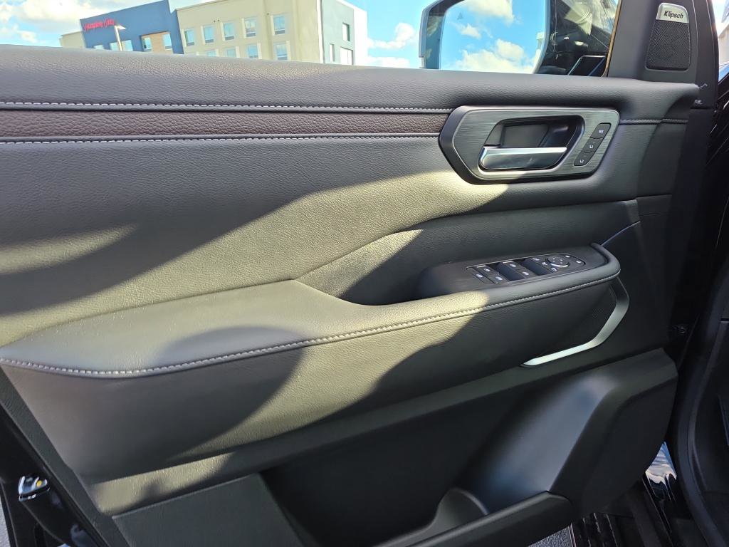 New 2025 Nissan Armada Platinum image 11