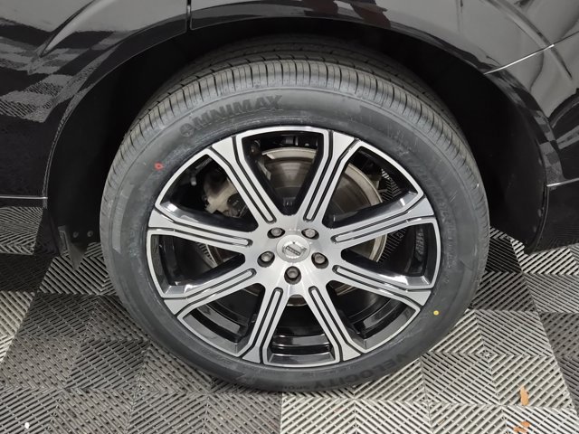Used 2020 Volvo XC60 T6 Inscription w/ Protection Package Premier image 11