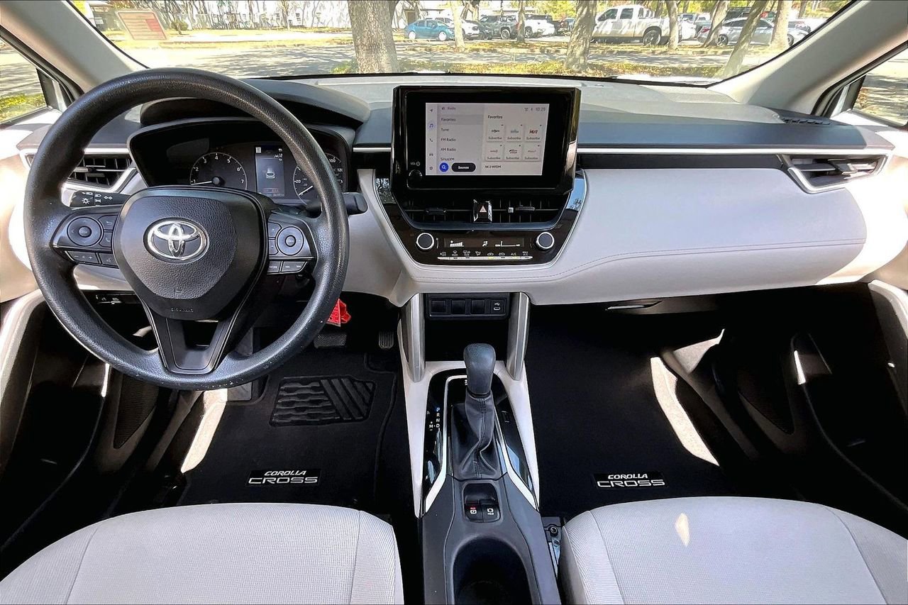 Used 2023 Toyota Corolla Cross L image 7