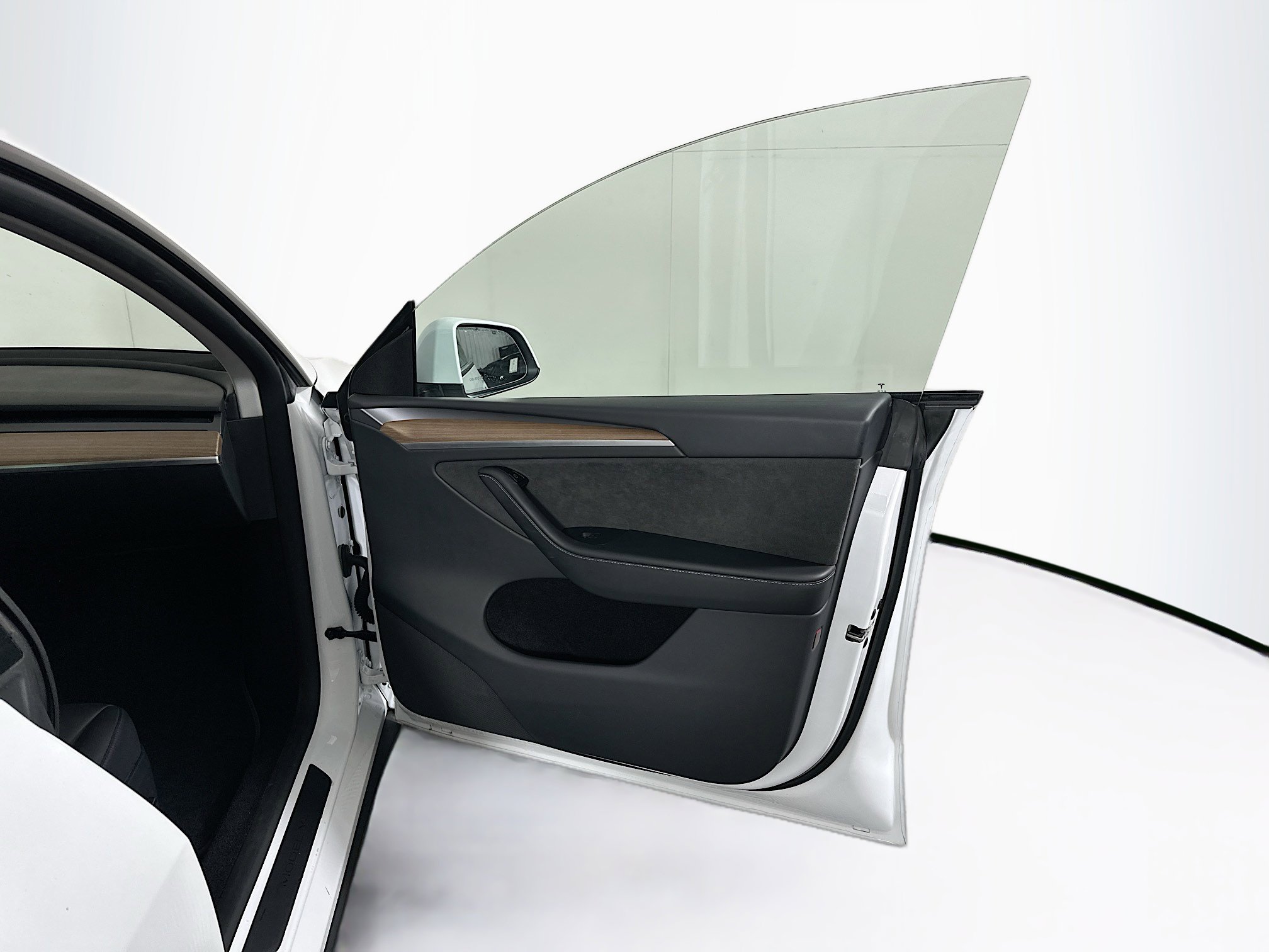 Used 2023 Tesla Model Y Long Range image 32