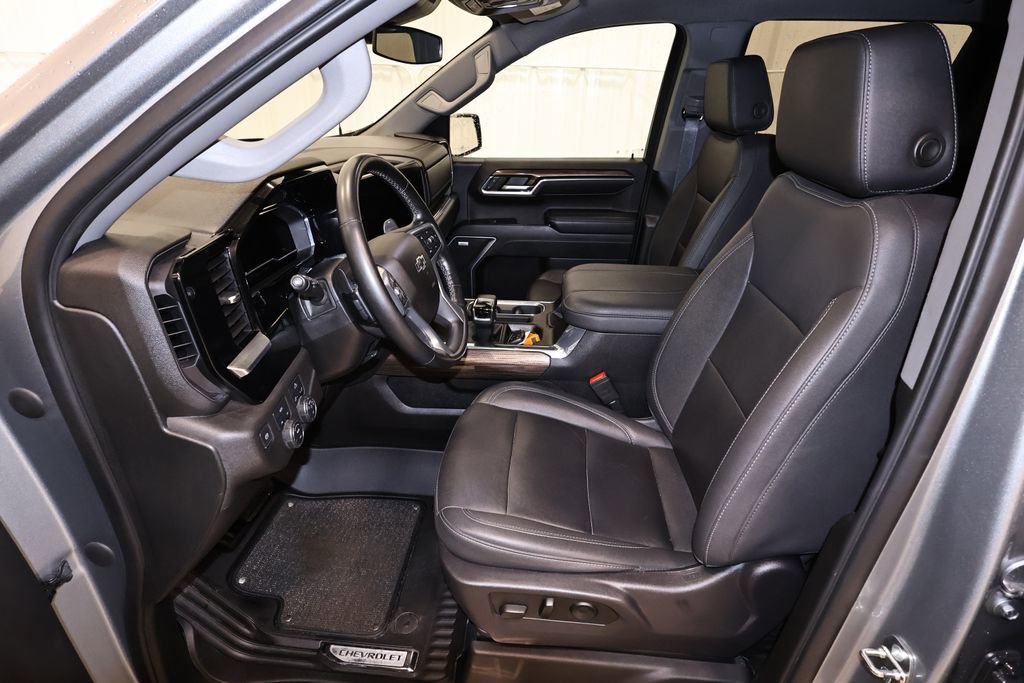 Used 2023 Chevrolet Silverado 1500 RST w/ Redline Edition AWD/4WD image 13