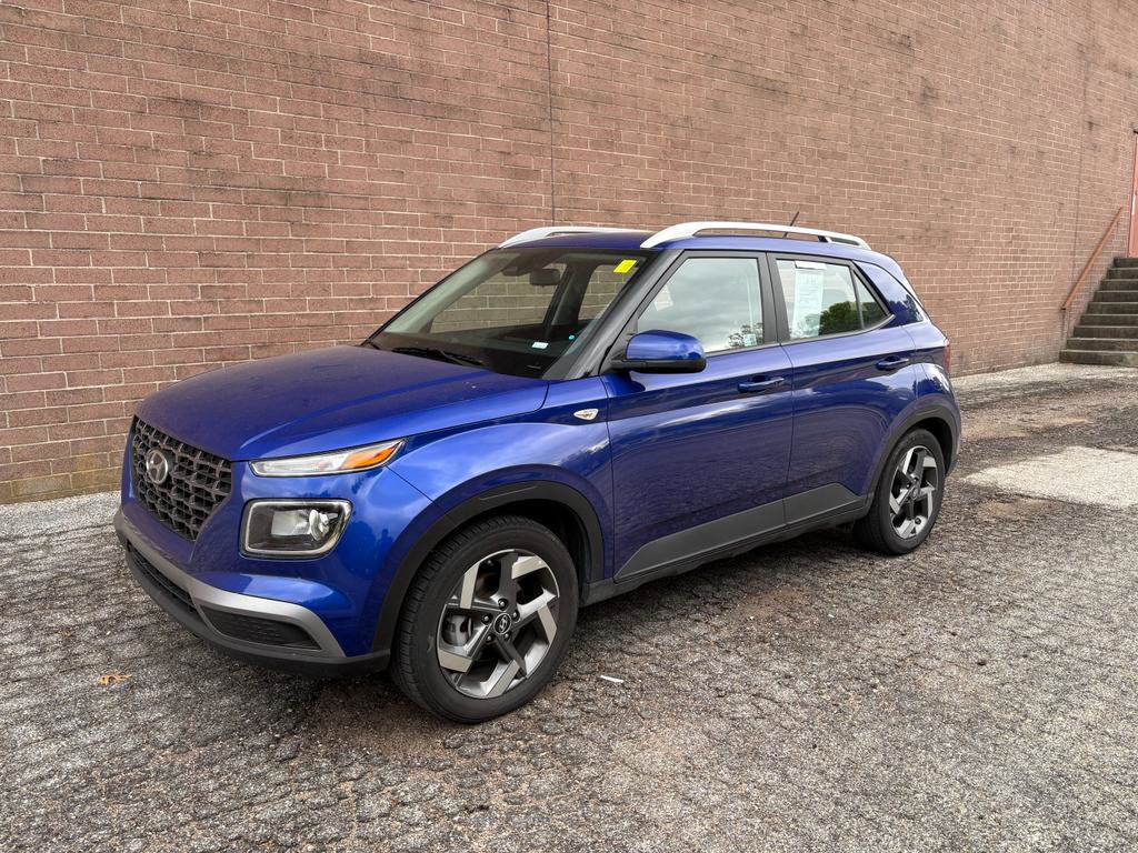 Used 2025 Hyundai Venue SEL FWD image 1