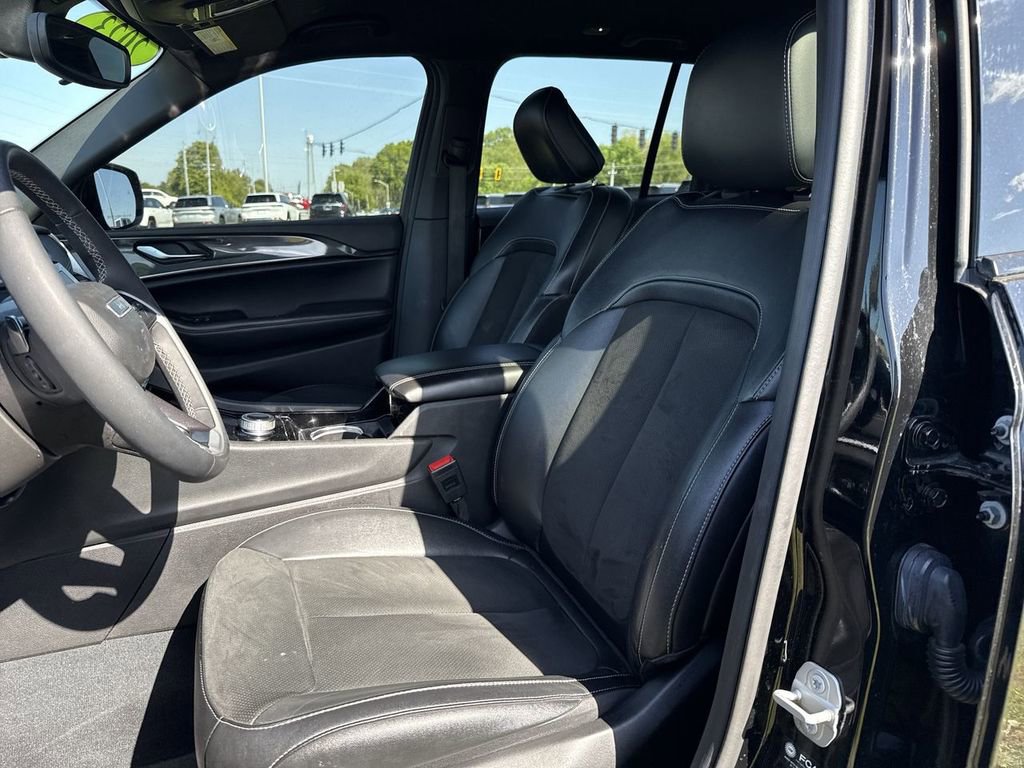 Used 2023 Jeep Grand Cherokee Altitude AWD/4WD image 22