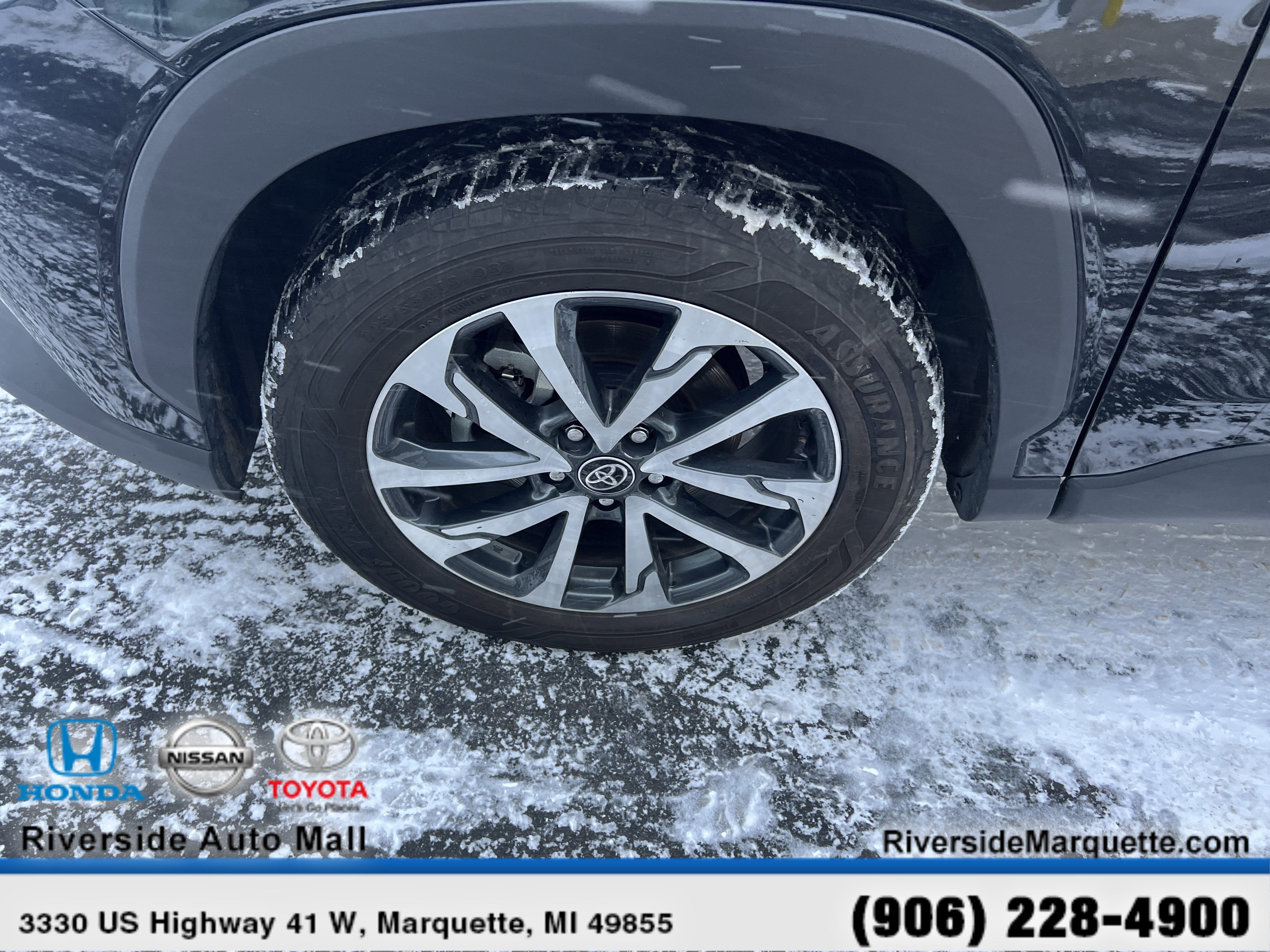 Used 2022 Toyota Corolla Cross XLE image 11